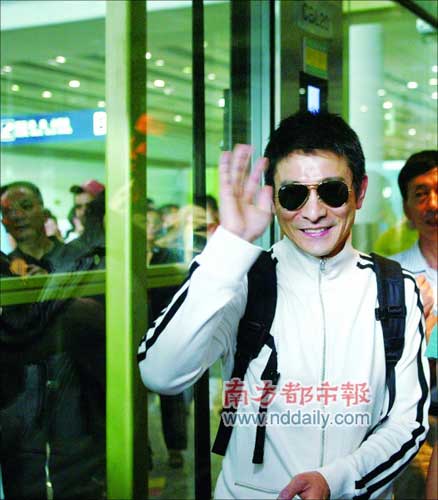 组图:众明星进京看奥运 刘德华抵首都机场引混乱