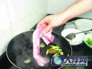 美女厨房:蒜苗五花肉