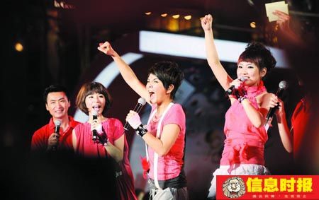 奥运首金之夜成龙喊哑嗓子 S.H.E唱歌走调(图)