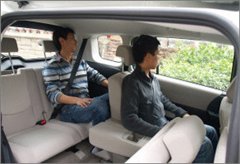 实用7人座!马自达5与新佳乐对比测试
