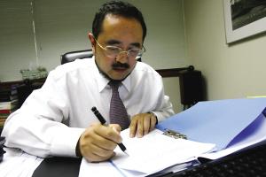 18名代表将设体育节建议书委托寄往全国人大