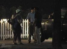 组图:高圆圆与陈坤豪饮狂聊至深夜