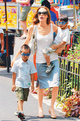 爆茱莉与皮特妈妈闹翻 情绪失控对其大吼(图)-