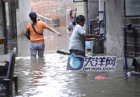 组图:强台风“黑格比”登陆 广州城遭水淹