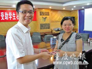 准妈妈捐出2万元福彩奖金救助脑瘫患儿(图)