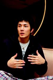 韩星李承铉江城露心声很期待和林志玲合作(图)