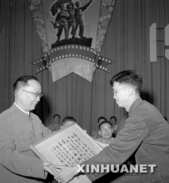 1962522лңƾ衶ɫӾѵӰݽǹĭΪл佱 1018賿л㽭ȥ85ꡣ лҹݣ1923꣬㽭ˣҪСŮ5šɫӾˡɽ桷ѻƬսܽ򡷵ȡ »緢 