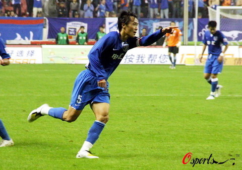上海3-2逆转广州 拉米弑旧主难阻申花登顶