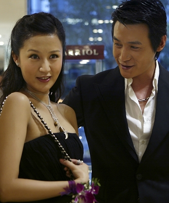 鲍蕾昨日喜获千金 鲍蕾昨日喜获千金