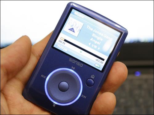Sansa Fuze iPod口中抢饭吃SanDisk插足MP3市场
