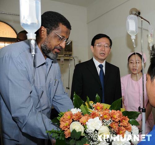 我国驻苏丹使馆举行仪式向遇害同胞告别 我国驻苏丹使馆举行仪式向遇害同胞告别