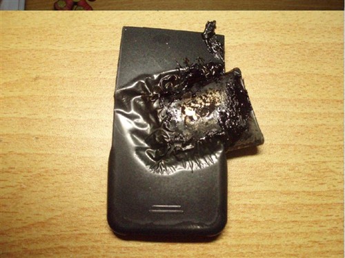 惨烈!亲历诺基亚手机电池在寝室爆炸-诺基亚3