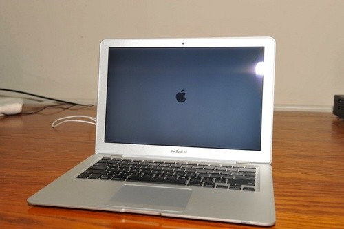 全球最薄 苹果新MacBook Air本真机曝光 全球最薄 苹果新MacBook Air本真机曝光
