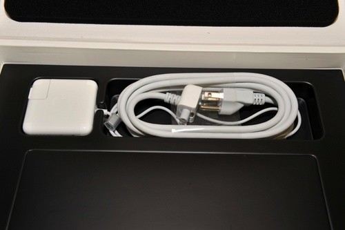 全球最薄 苹果新MacBook Air本真机曝光 全球最薄 苹果新MacBook Air本真机曝光