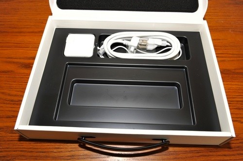 全球最薄 苹果新MacBook Air本真机曝光 全球最薄 苹果新MacBook Air本真机曝光