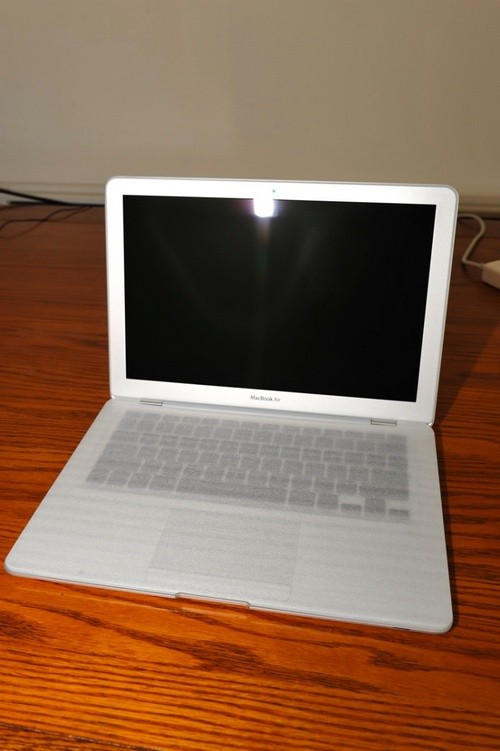 全球最薄 苹果新MacBook Air本真机曝光 全球最薄 苹果新MacBook Air本真机曝光
