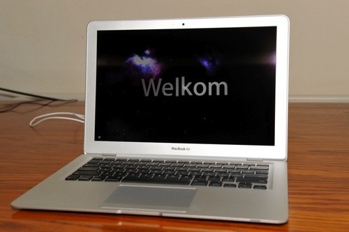 全球最薄 苹果新MacBook Air本真机曝光 全球最薄 苹果新MacBook Air本真机曝光