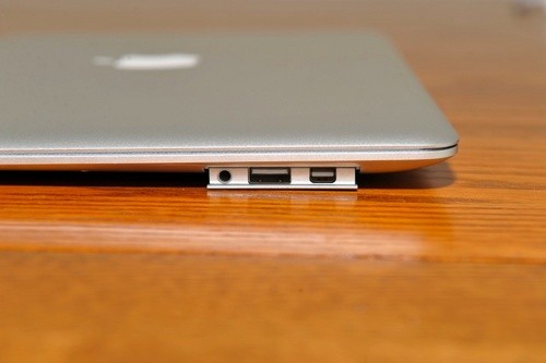 全球最薄 苹果新MacBook Air本真机曝光 全球最薄 苹果新MacBook Air本真机曝光
