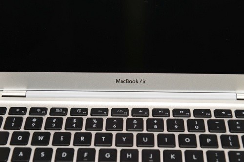 全球最薄 苹果新MacBook Air本真机曝光 全球最薄 苹果新MacBook Air本真机曝光
