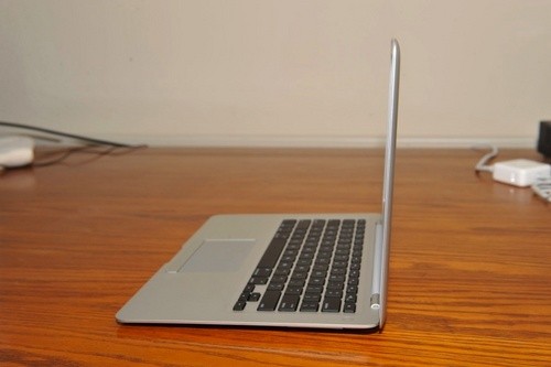 全球最薄 苹果新MacBook Air本真机曝光 全球最薄 苹果新MacBook Air本真机曝光