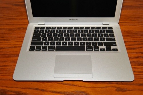 全球最薄 苹果新MacBook Air本真机曝光 全球最薄 苹果新MacBook Air本真机曝光