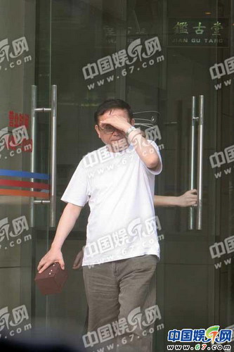 王刚60岁老来得子 与副教授妻子结缘网聊(组图)