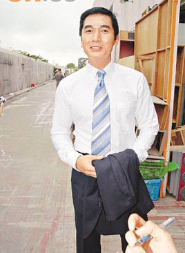 方中信拿刘鉴雄开玩笑 疼老婆犒赏莫可欣(图)-