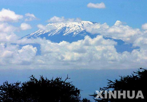 组图:非洲乞力马扎罗山雪冠面临消失威胁