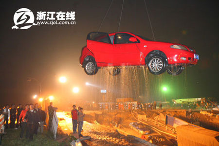 杭州地铁工地塌陷 已致3人死亡18人失踪(组图) 杭州地铁工地塌陷 已致3人死亡18人失踪(组图)