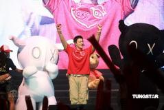 组图:刘德华做慈善“父子”齐上阵陈奕迅搞怪
