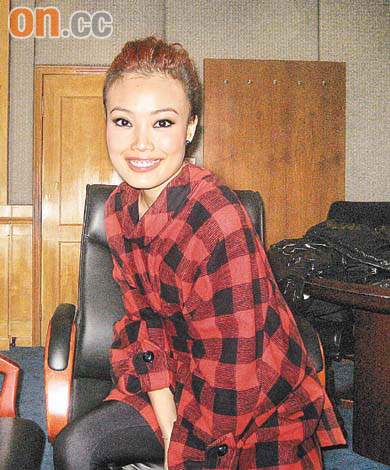 《挥着翅膀的女孩》成央视世纪金曲 容祖儿荣幸