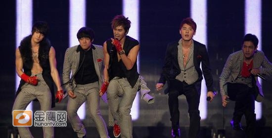 东方神起格子装表演