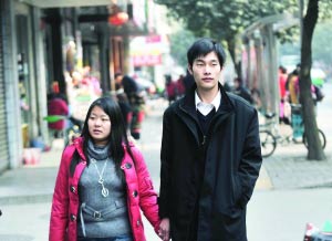 5-12患难情侣办喜事 男子曾在废墟上求婚(图)