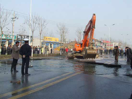 陕西宝鸡市输水管道9年来第11次爆裂(组图)