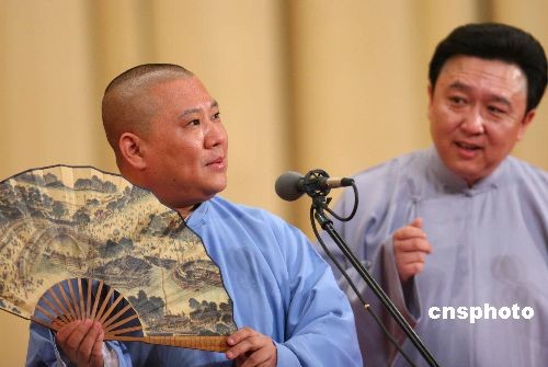 郭德纲开设“德云”服装品牌 将计划海外巡演