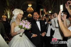 张卫健张茜马尼拉大婚十年恋爱终成正果(组图)
