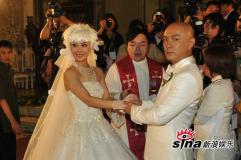 张卫健张茜马尼拉大婚十年恋爱终成正果(组图)