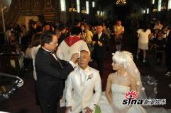 张卫健张茜马尼拉大婚十年恋爱终成正果(组图)