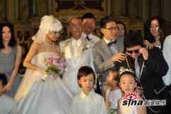 张卫健张茜马尼拉大婚十年恋爱终成正果(组图)