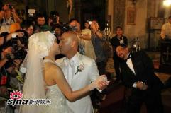 张卫健张茜马尼拉大婚十年恋爱终成正果(组图)