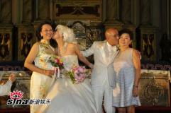 张卫健张茜马尼拉大婚十年恋爱终成正果(组图)