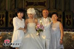 张卫健张茜马尼拉大婚十年恋爱终成正果(组图)