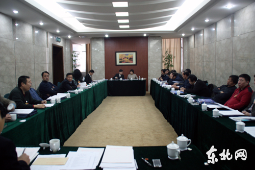 省政协委员讨论省政协常委会工作报告和提案工