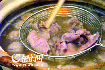 编 号: 2483130
摄影作者:
文件名:yzblyc9155.jpg
文件大小:K
高 X 宽:299 X 450
说明:yzblyc9155.jpg
