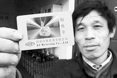 河南农民刷卡浇地抗大旱 卡片一插就出水-干旱