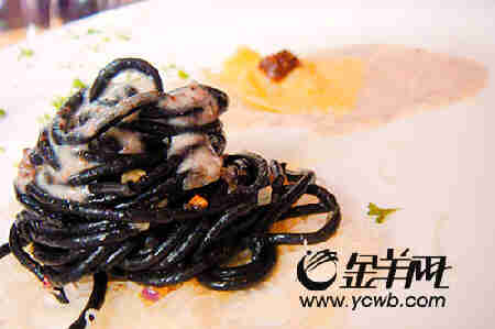 酒吧+餐厅的混合体