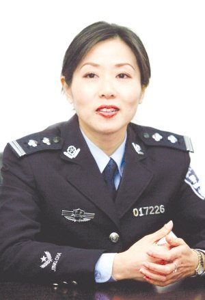 警花抗震创“四个第一” 成全国优秀妇女典范