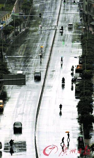 广州下今年第一场春雨 雷雨倾城白昼如夜(图)