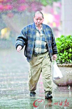 广州下今年第一场春雨 雷雨倾城白昼如夜(图)