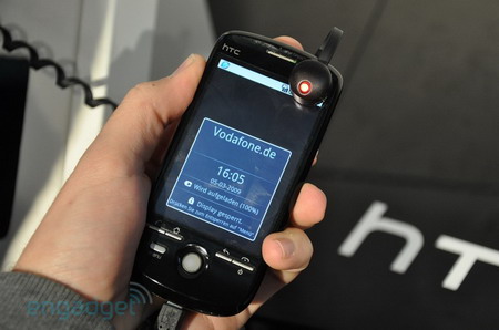 四月上市 HTC G2全黑版真机亮相